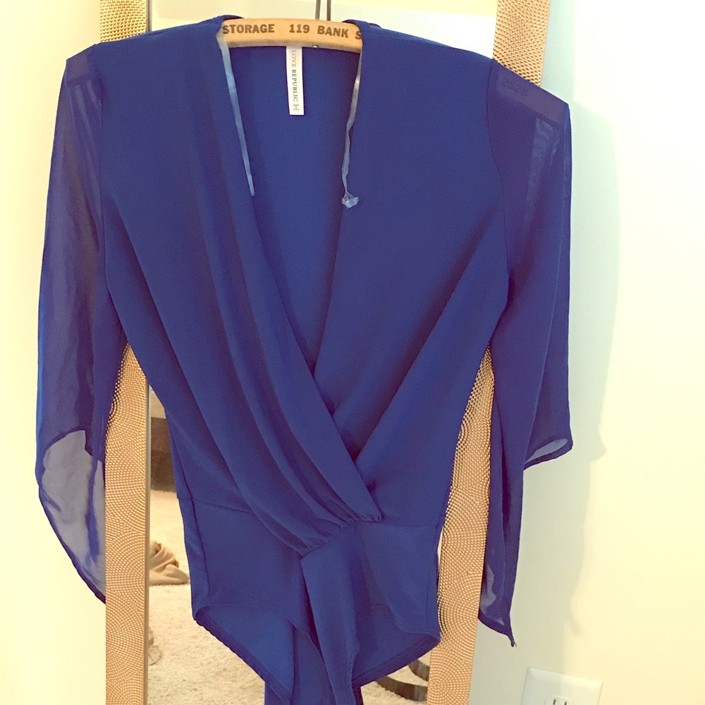 Super cute blue blouse